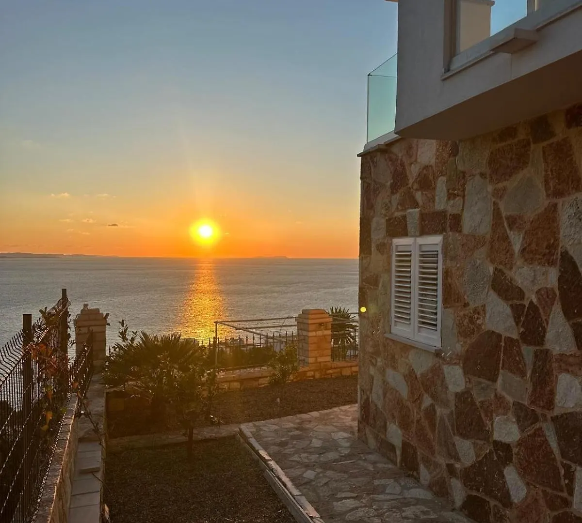 Apartamento Haus Maximilian Sarandë