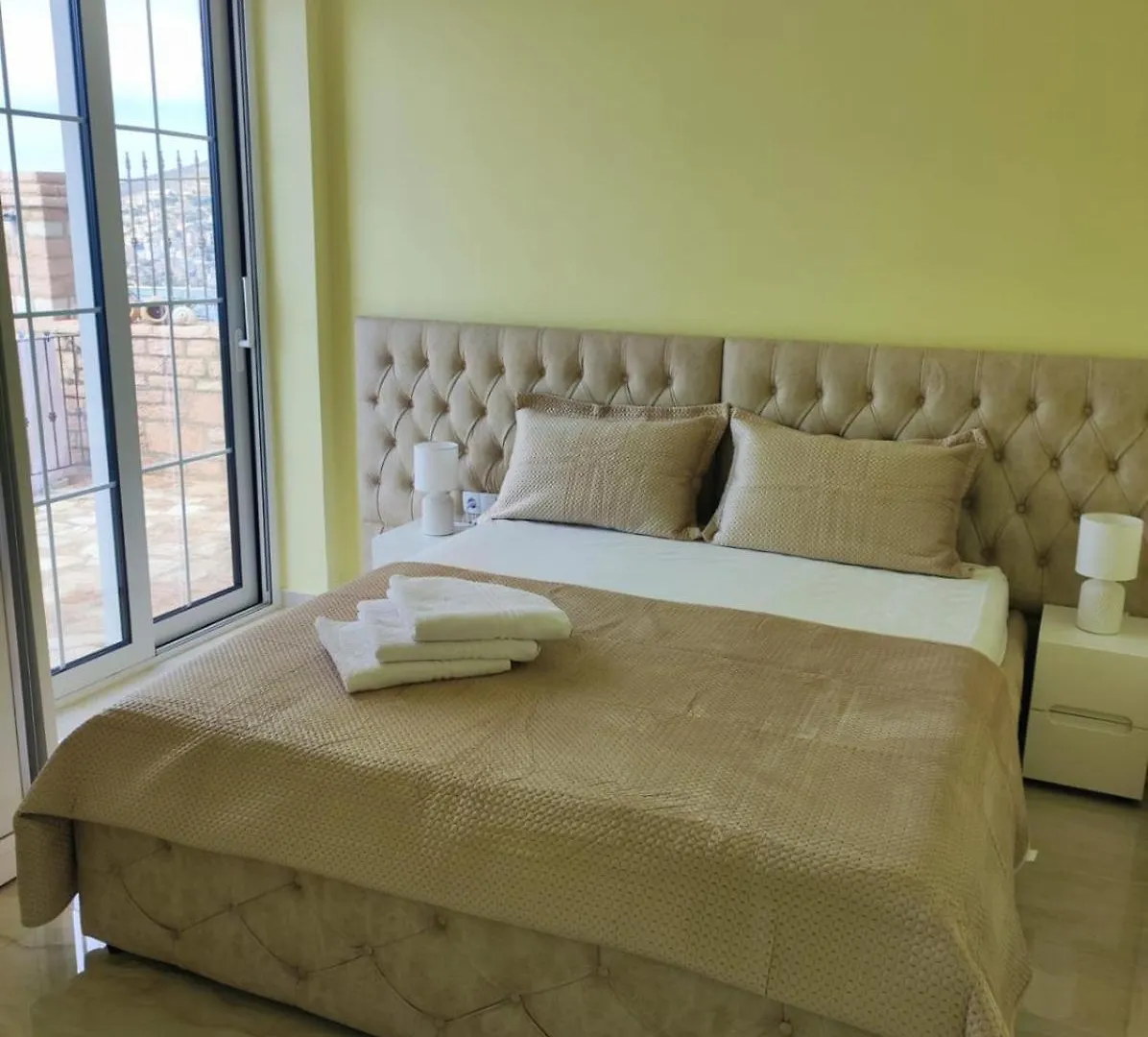 Apartamento Haus Maximilian Sarandë